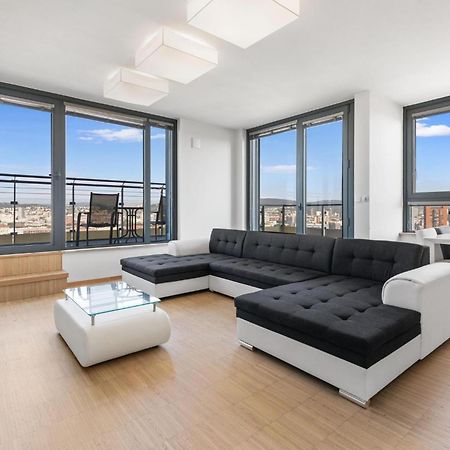 Sky Apartman In Bratislava - With 2 Parking Places Bagian luar foto