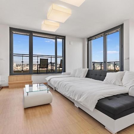 Sky Apartman In Bratislava - With 2 Parking Places Bagian luar foto