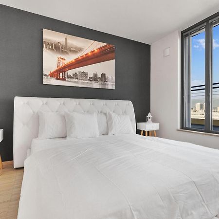 Sky Apartman In Bratislava - With 2 Parking Places Bagian luar foto
