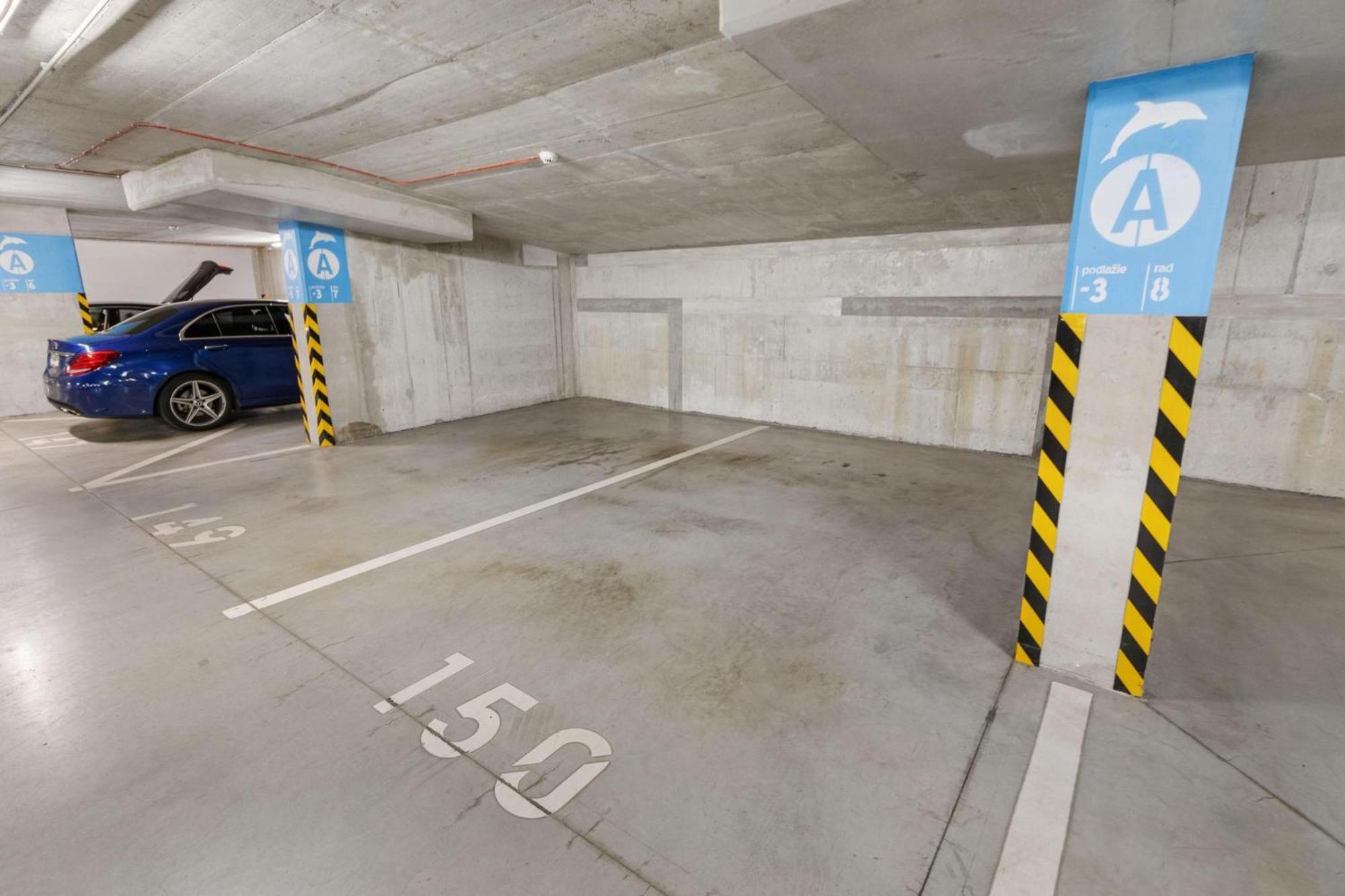 Sky Apartman In Bratislava - With 2 Parking Places Bagian luar foto