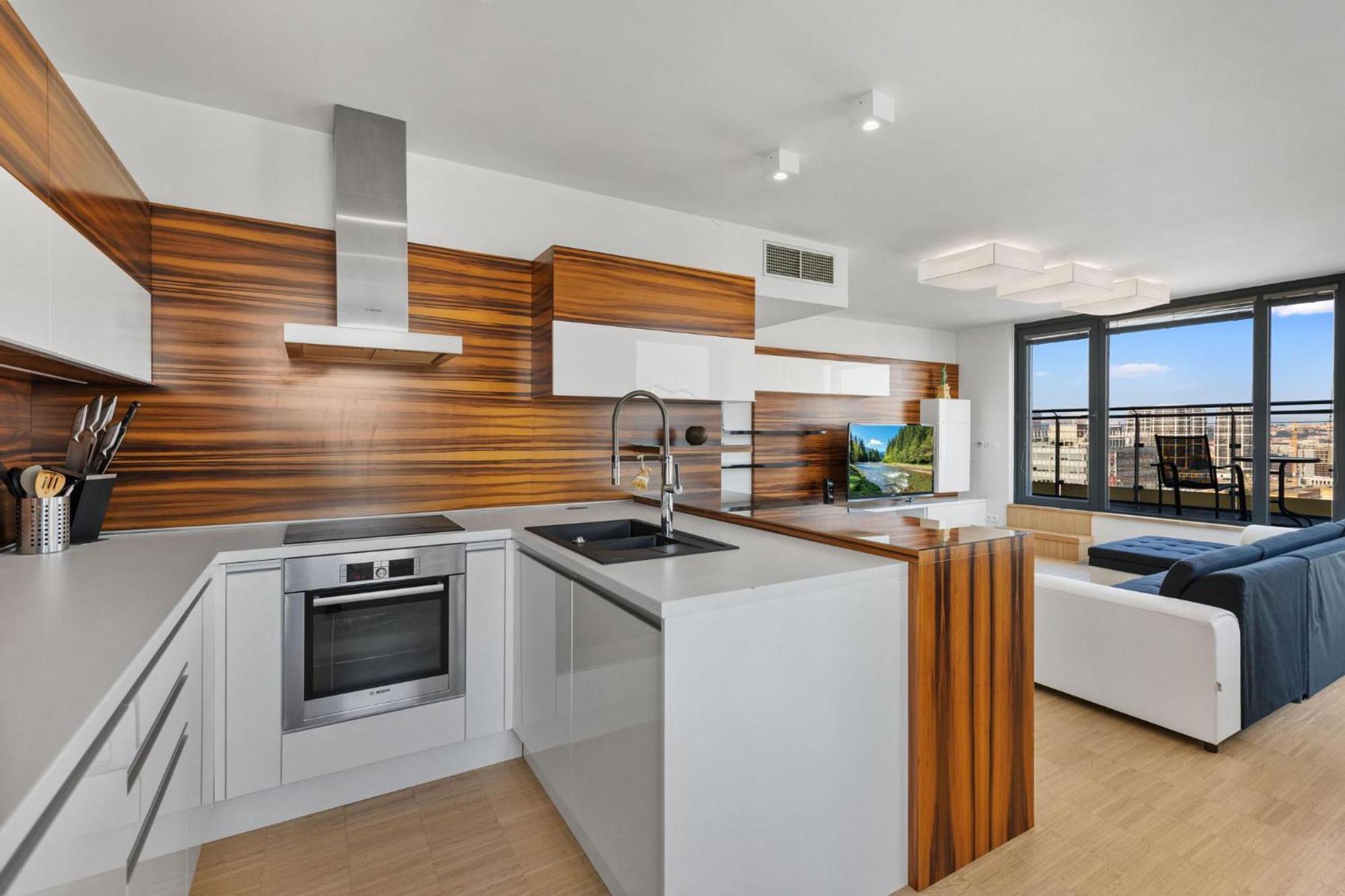 Sky Apartman In Bratislava - With 2 Parking Places Bagian luar foto
