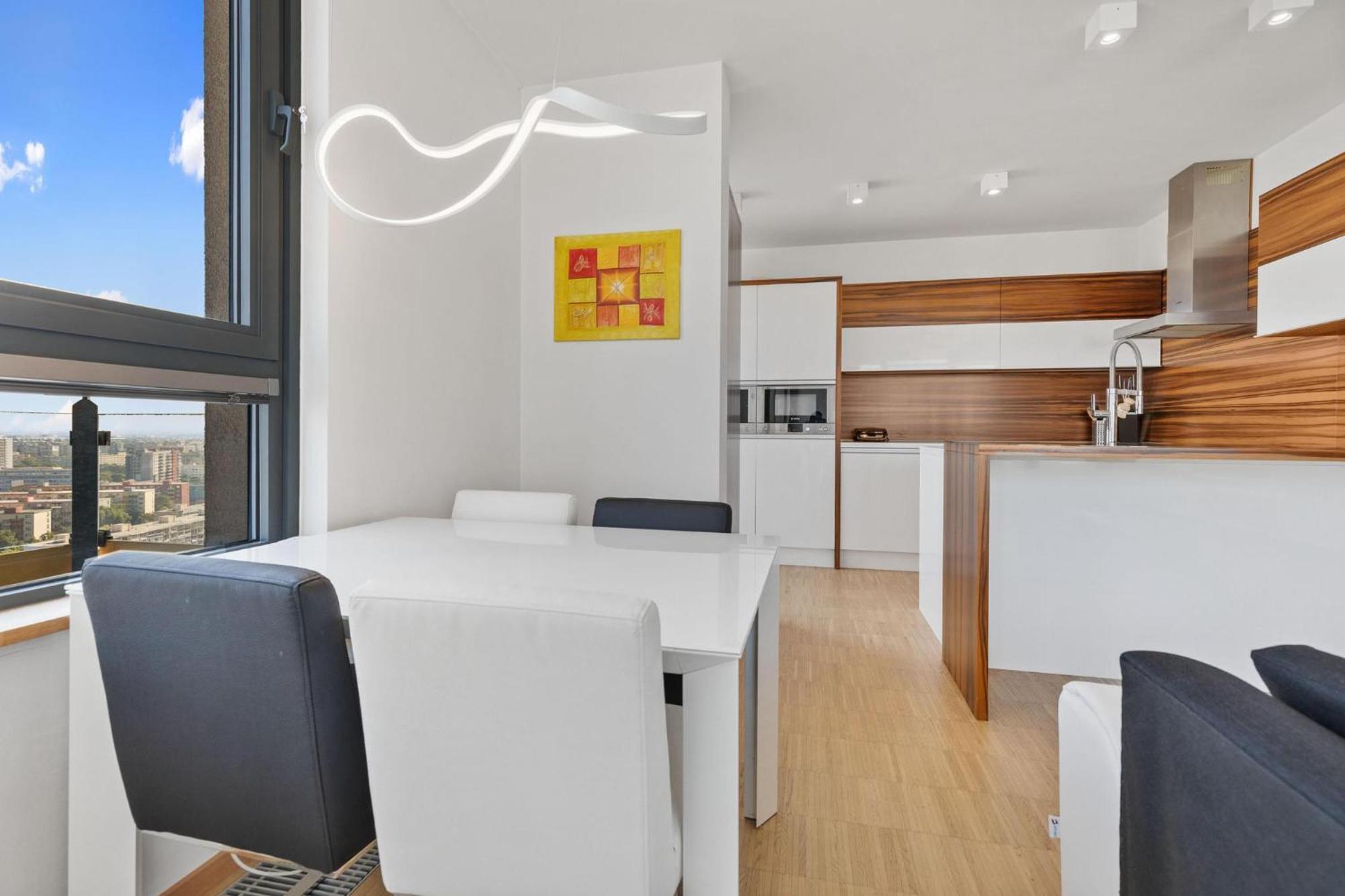 Sky Apartman In Bratislava - With 2 Parking Places Bagian luar foto