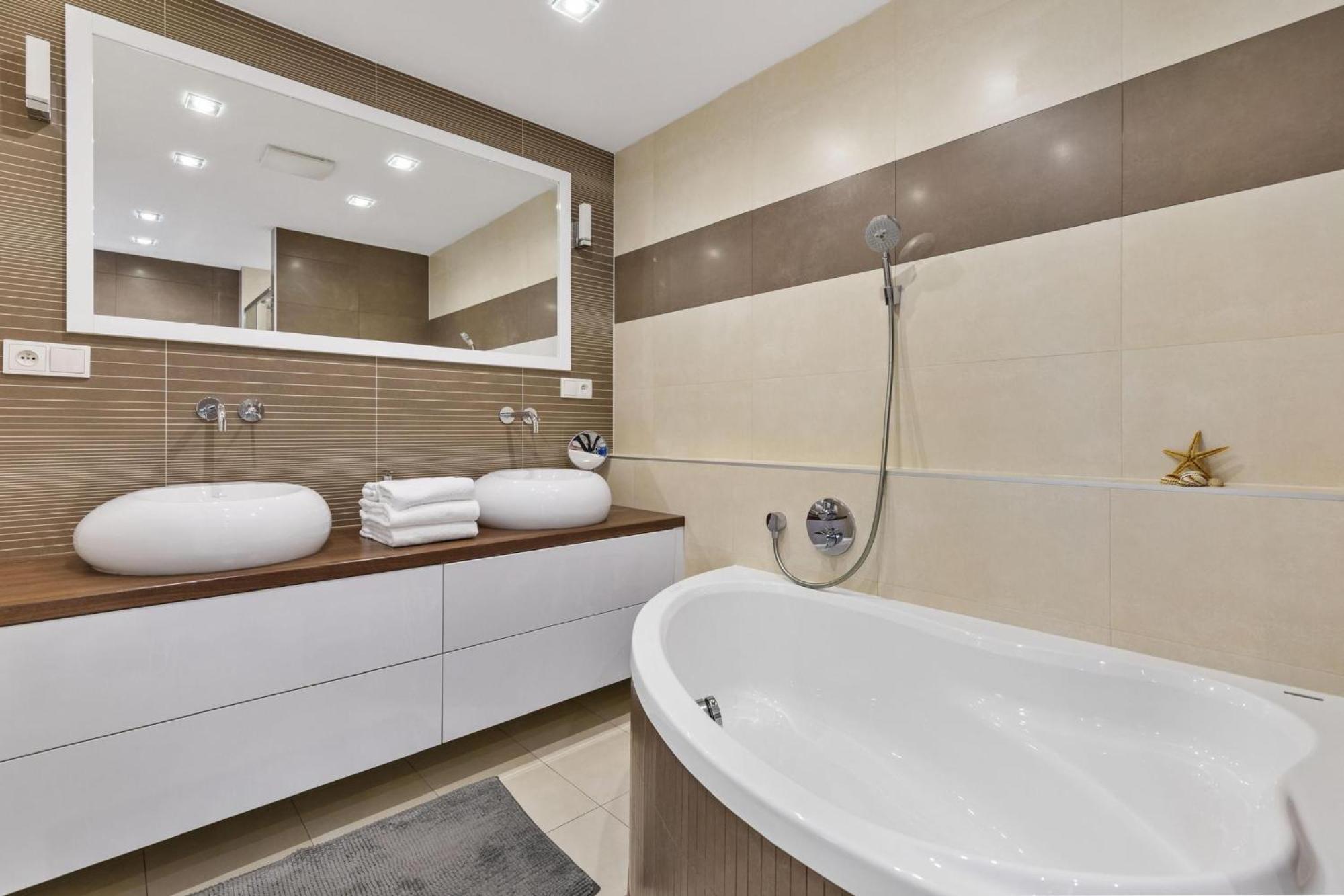 Sky Apartman In Bratislava - With 2 Parking Places Bagian luar foto