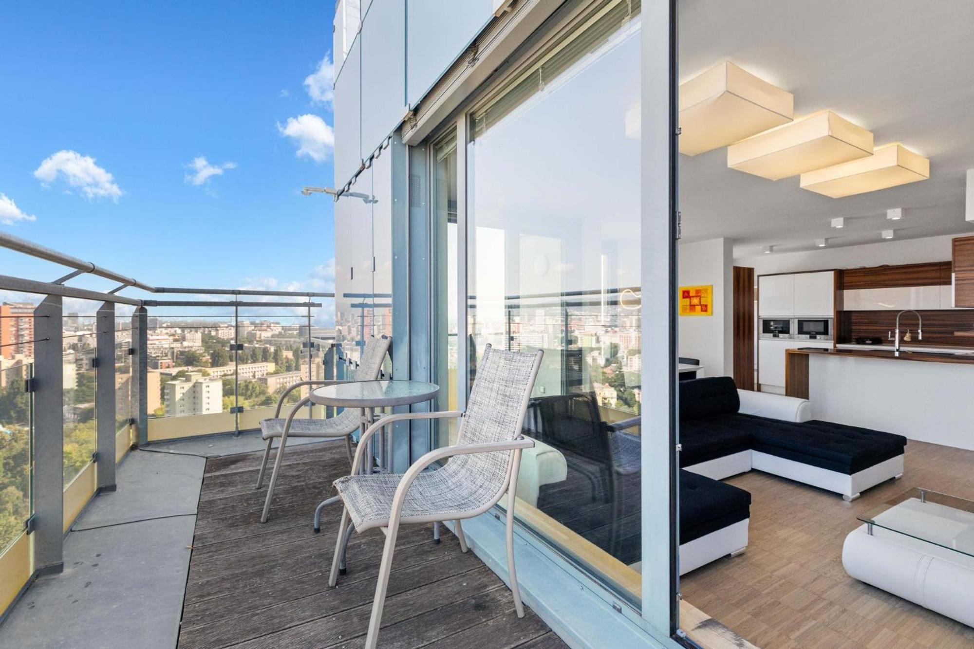 Sky Apartman In Bratislava - With 2 Parking Places Bagian luar foto